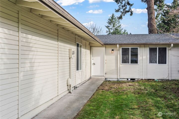 Property Photo: 10423 12th Avenue Ct S WA 98444