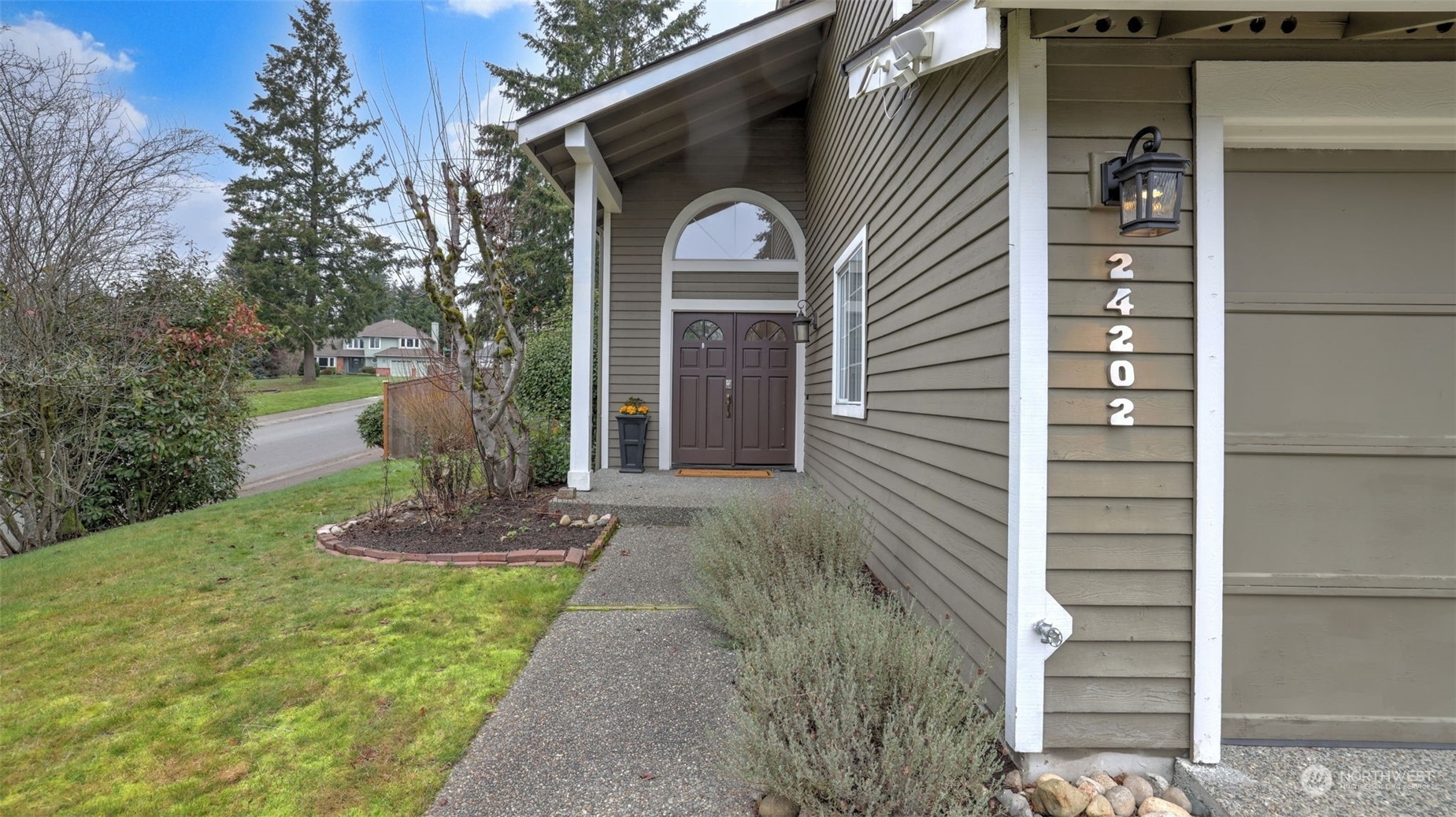 Property Photo:  24202 SE 38th Place  WA 98029 