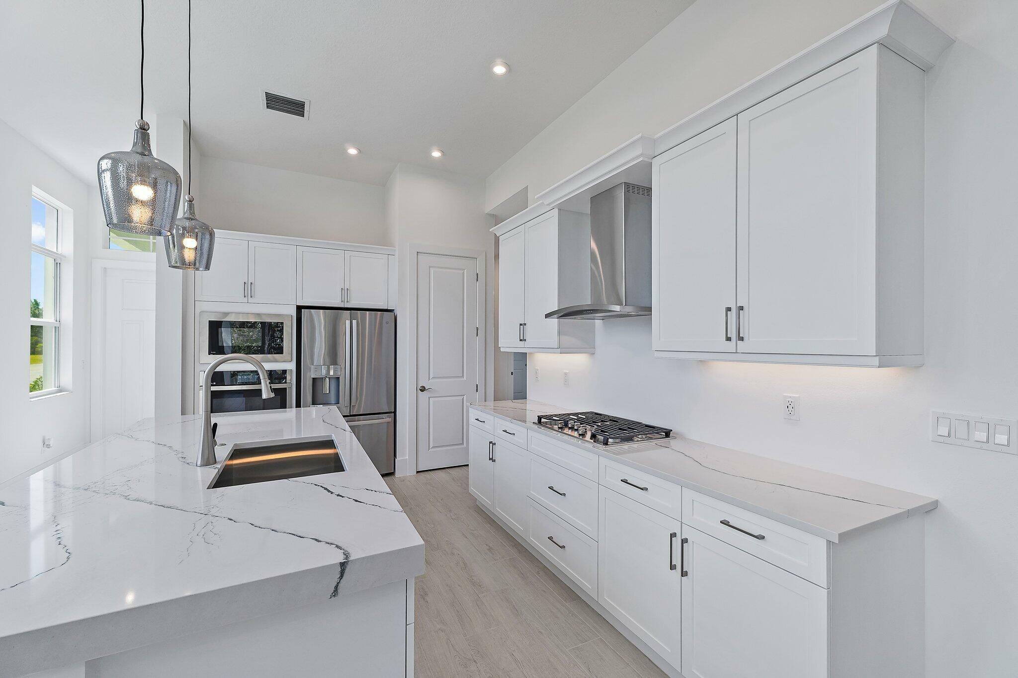 Property Photo: 359 SE Via Sangro FL 34952