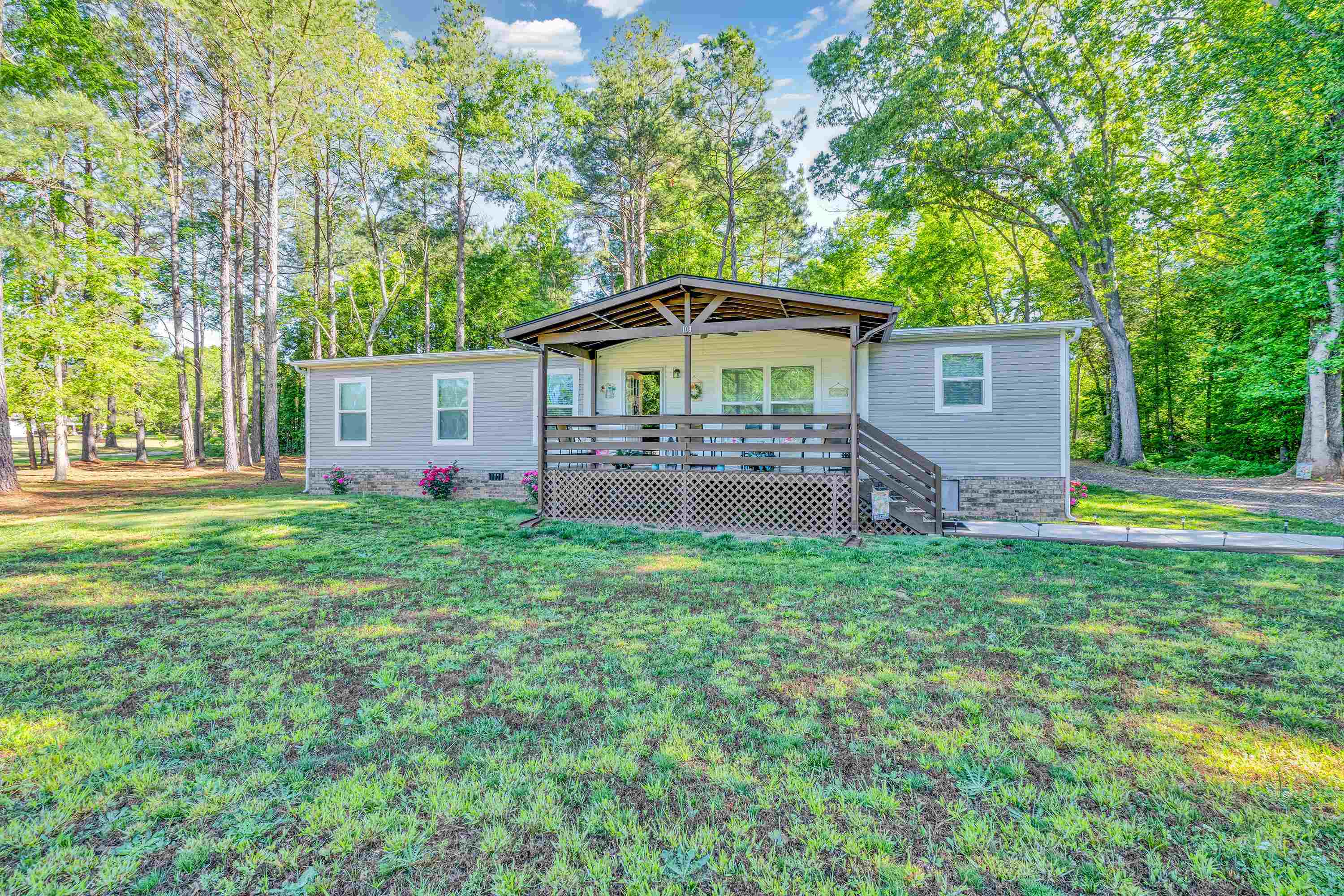 Property Photo:  109 Hanna Creek Road  SC 29335 