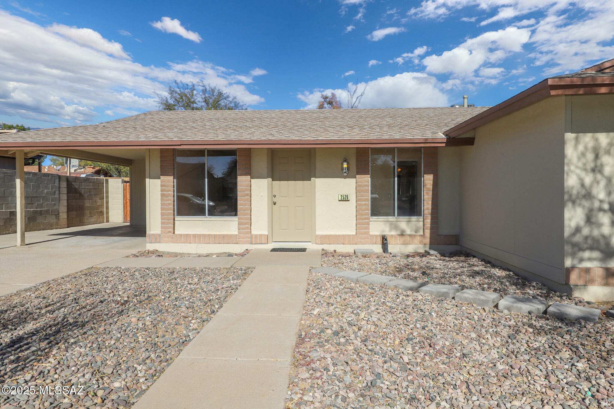 Property Photo:  2520 W Vereda Felicidad  AZ 85746 