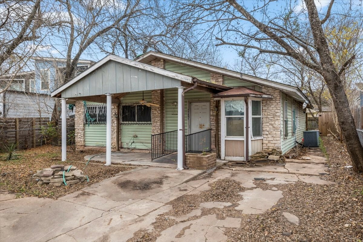 Property Photo:  6815 Suena Drive  TX 78741 