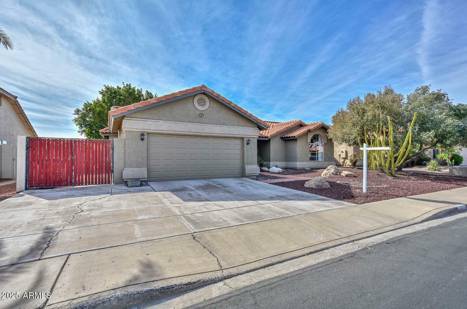 Property Photo:  10957 W Ventana Drive S  AZ 85373 