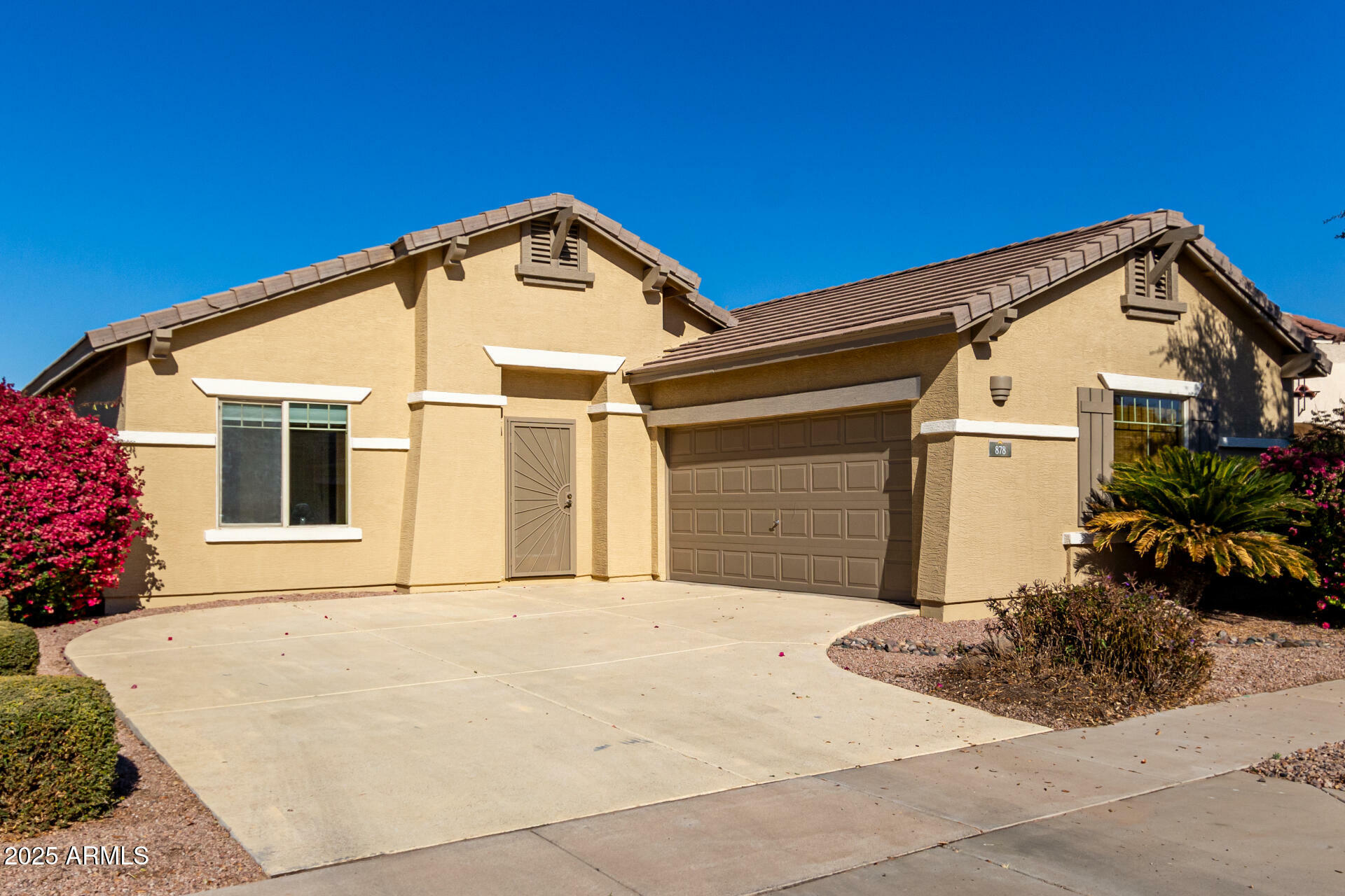 Property Photo:  878 E Cherry Hills Drive  AZ 85249 