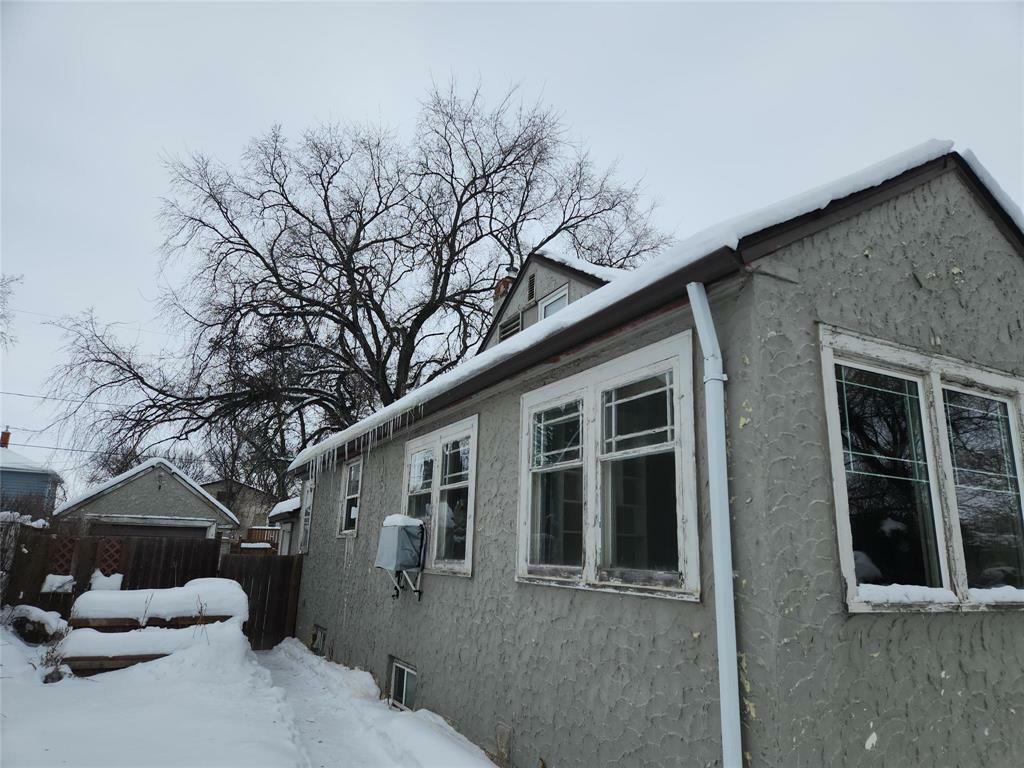 Property Photo:  434 22nd Street  MB R7A 1S2 