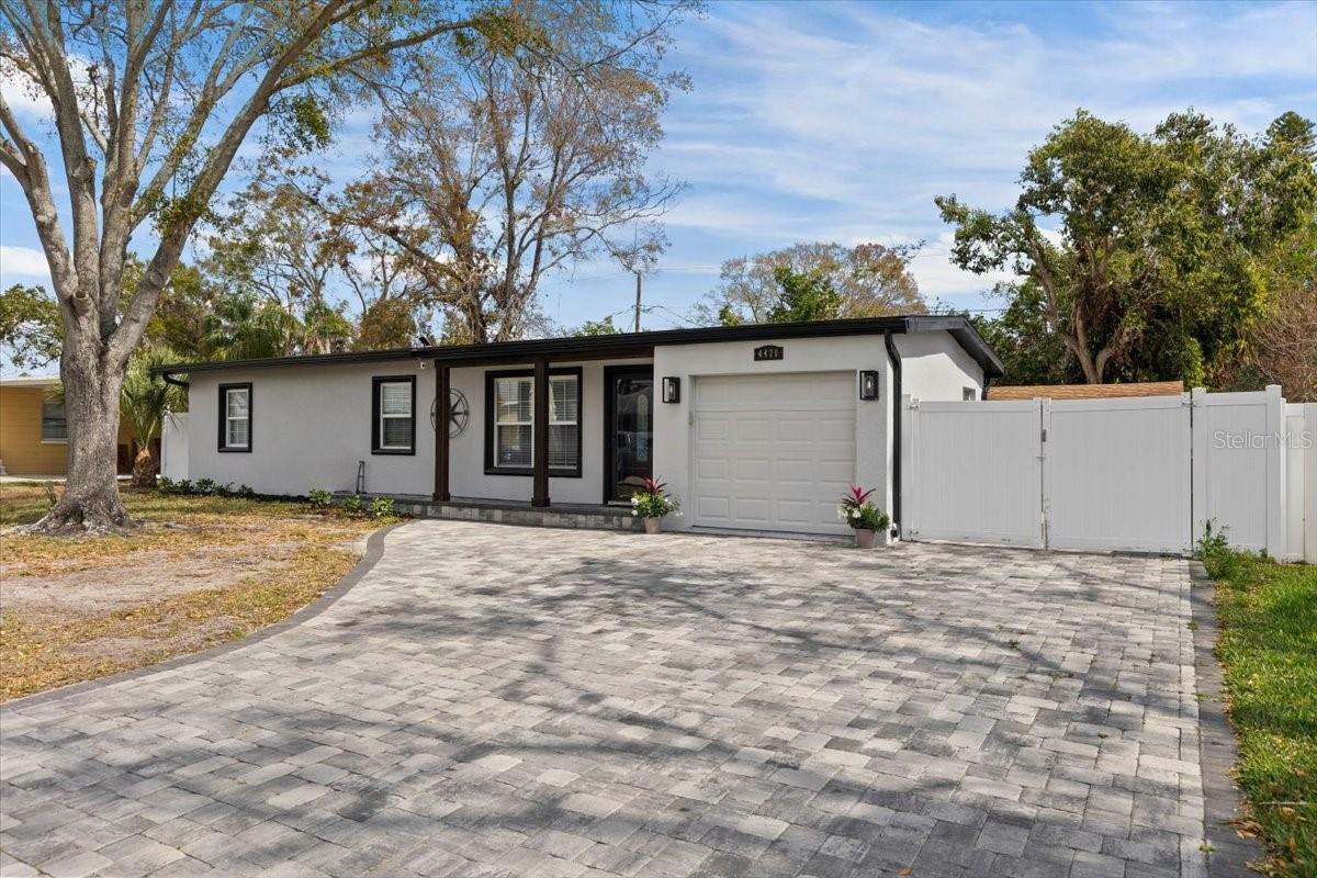Property Photo: 4420 Pompano Drive SE FL 33705