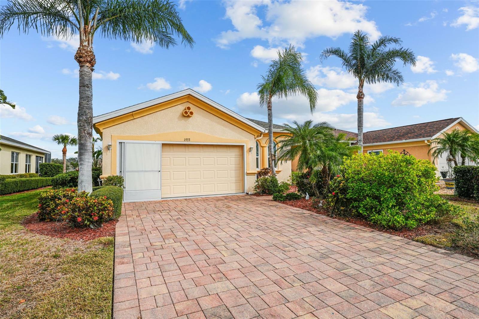 Property Photo: 1933 Sterling Glen Court FL 33573