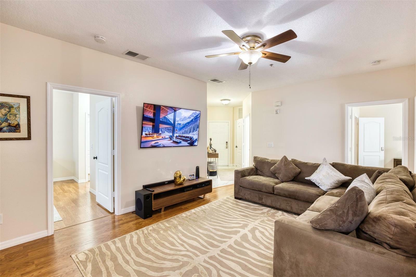 Property Photo: 4833 Cypress Woods Drive 4101 FL 32811