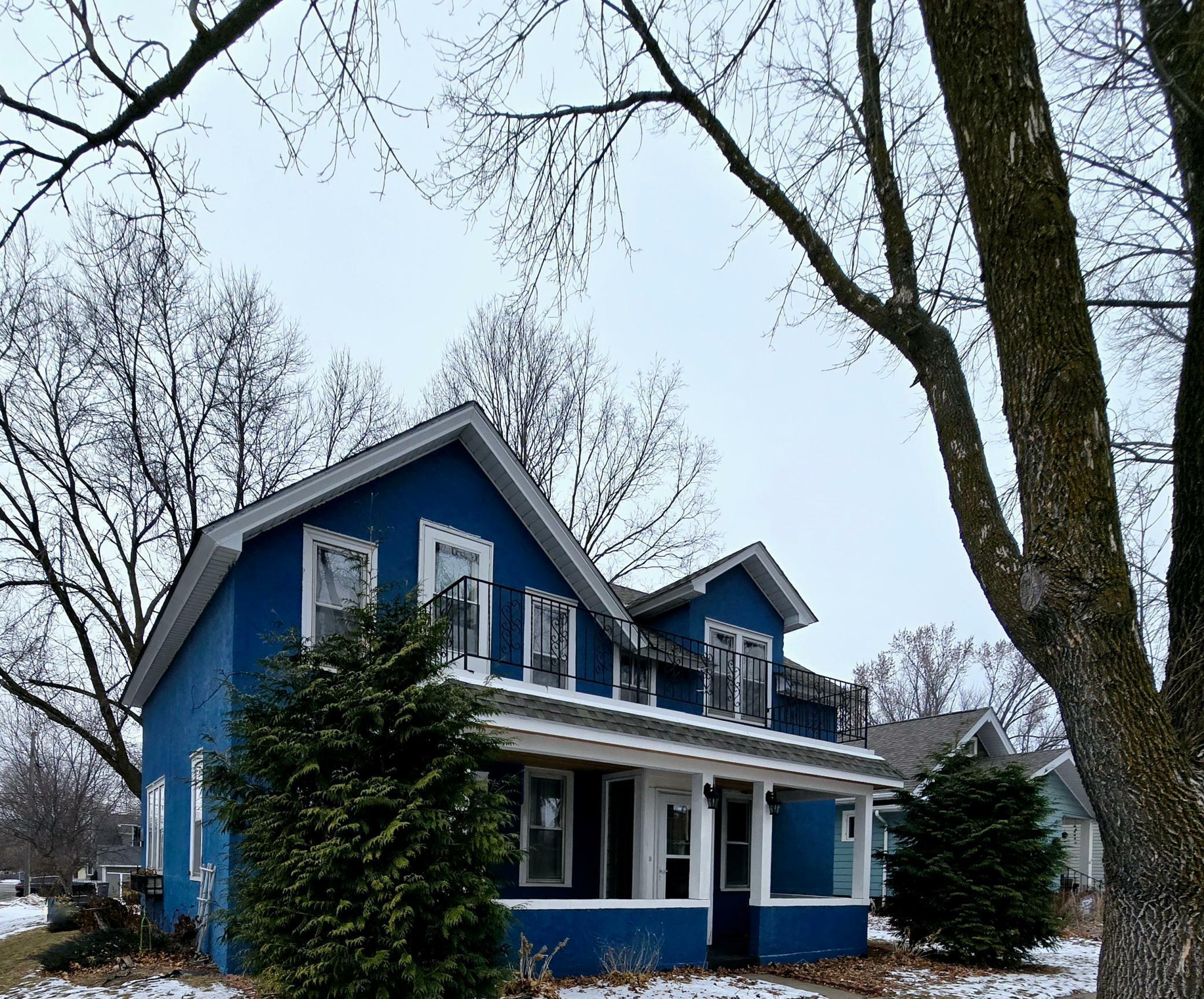 Property Photo:  340 S Elm Street  MN 55387 