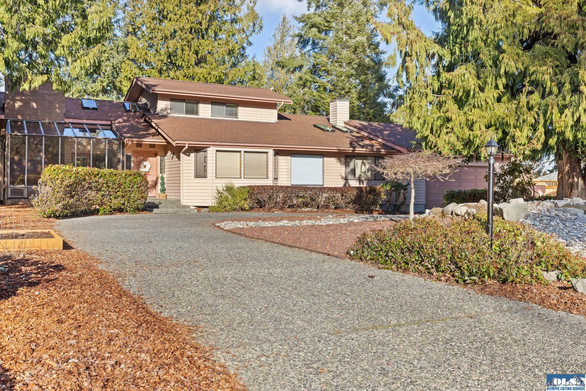 Property Photo: 106 Fairway Pl WA 98382