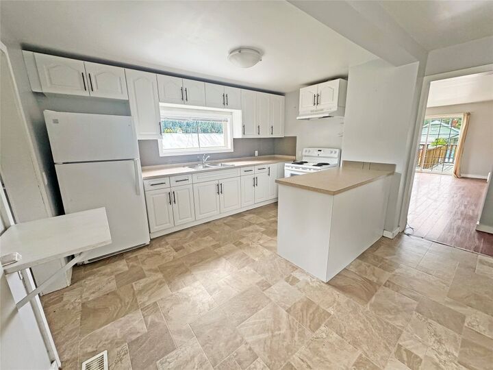 Property Photo:  287 Angela Avenue  BC V0X 1W0 