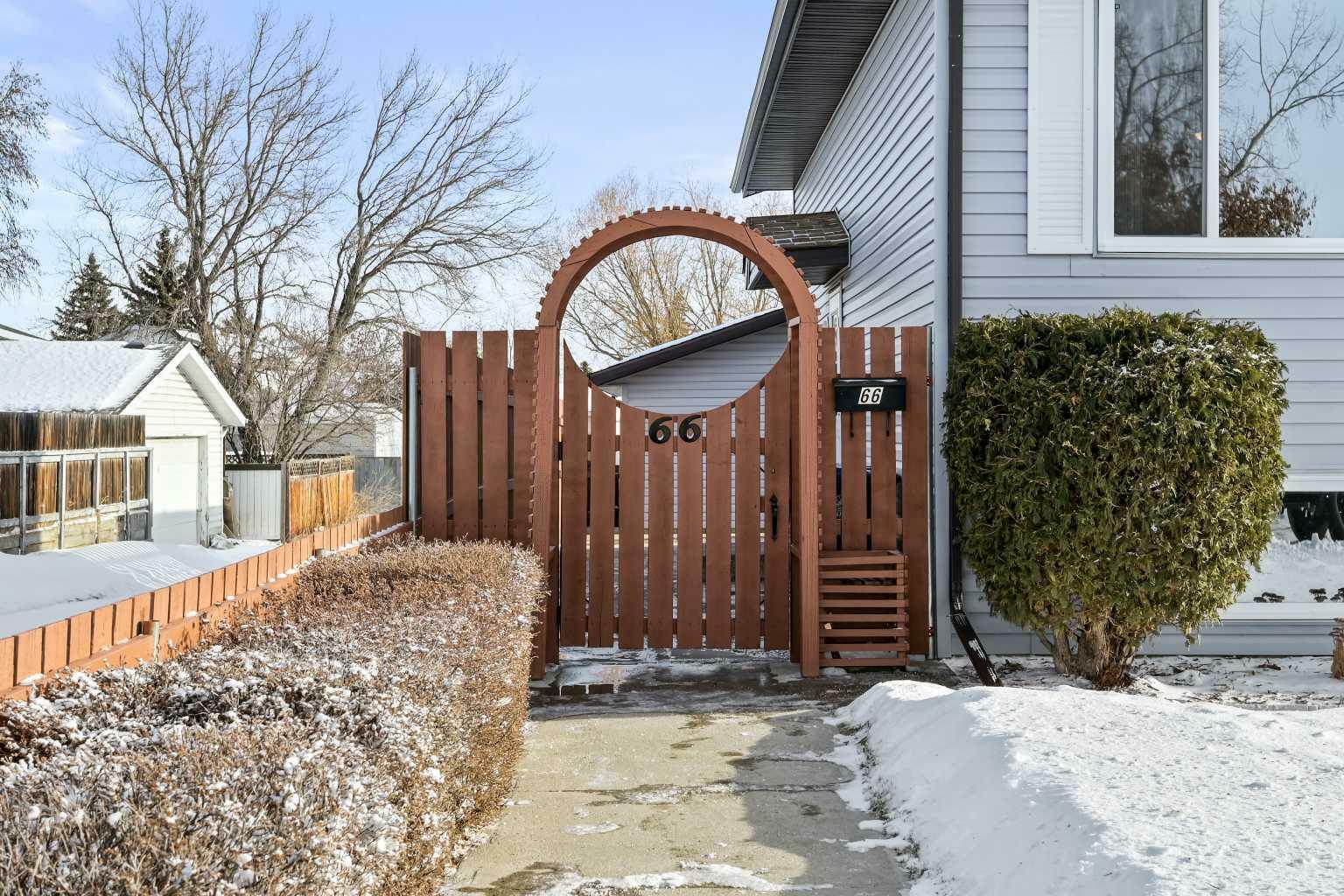 Property Photo:  66 Westview Crescent  AB T0M 0J0 