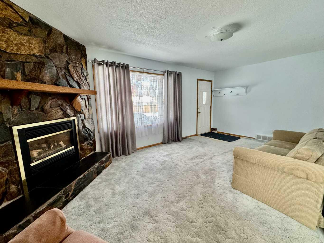 Property Photo:  3597 54 Avenue Crescent  AB T4N 4L7 