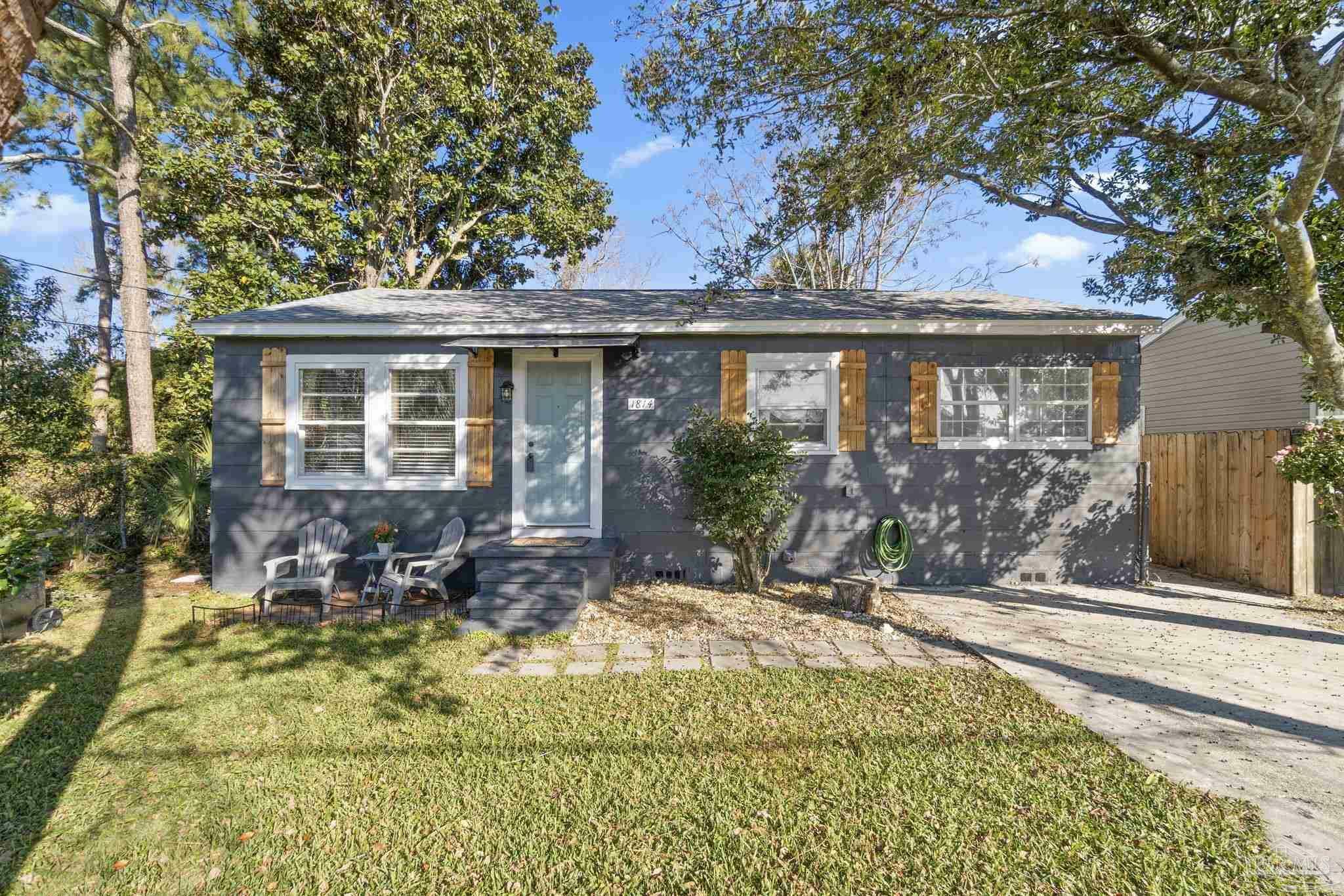 Property Photo:  1814 W La Rua St  FL 32501 