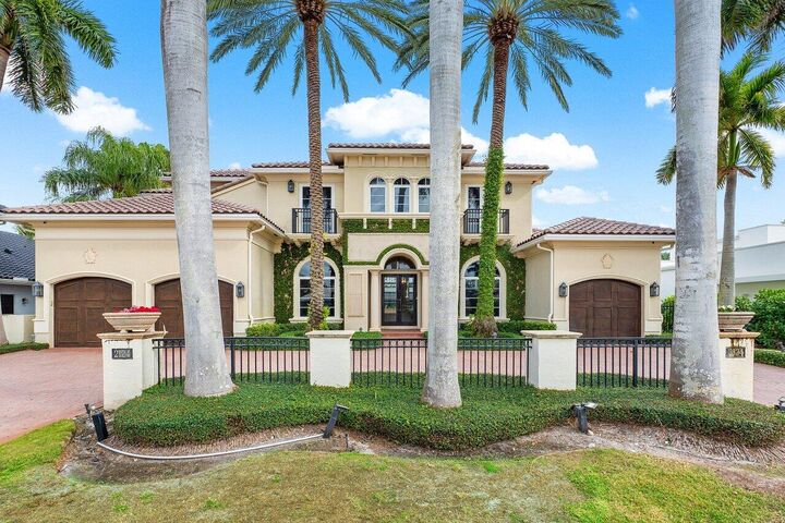 Property Photo:  2124 W Maya Palm Drive  FL 33432 