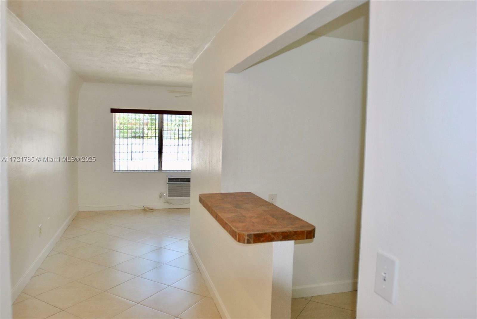 Property Photo:  641 Espanola Way 2  FL 33139 