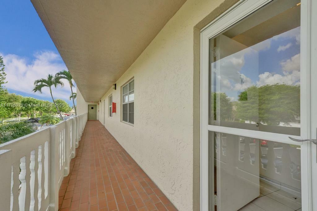 Property Photo:  324 SE 10th St 203  FL 33004 