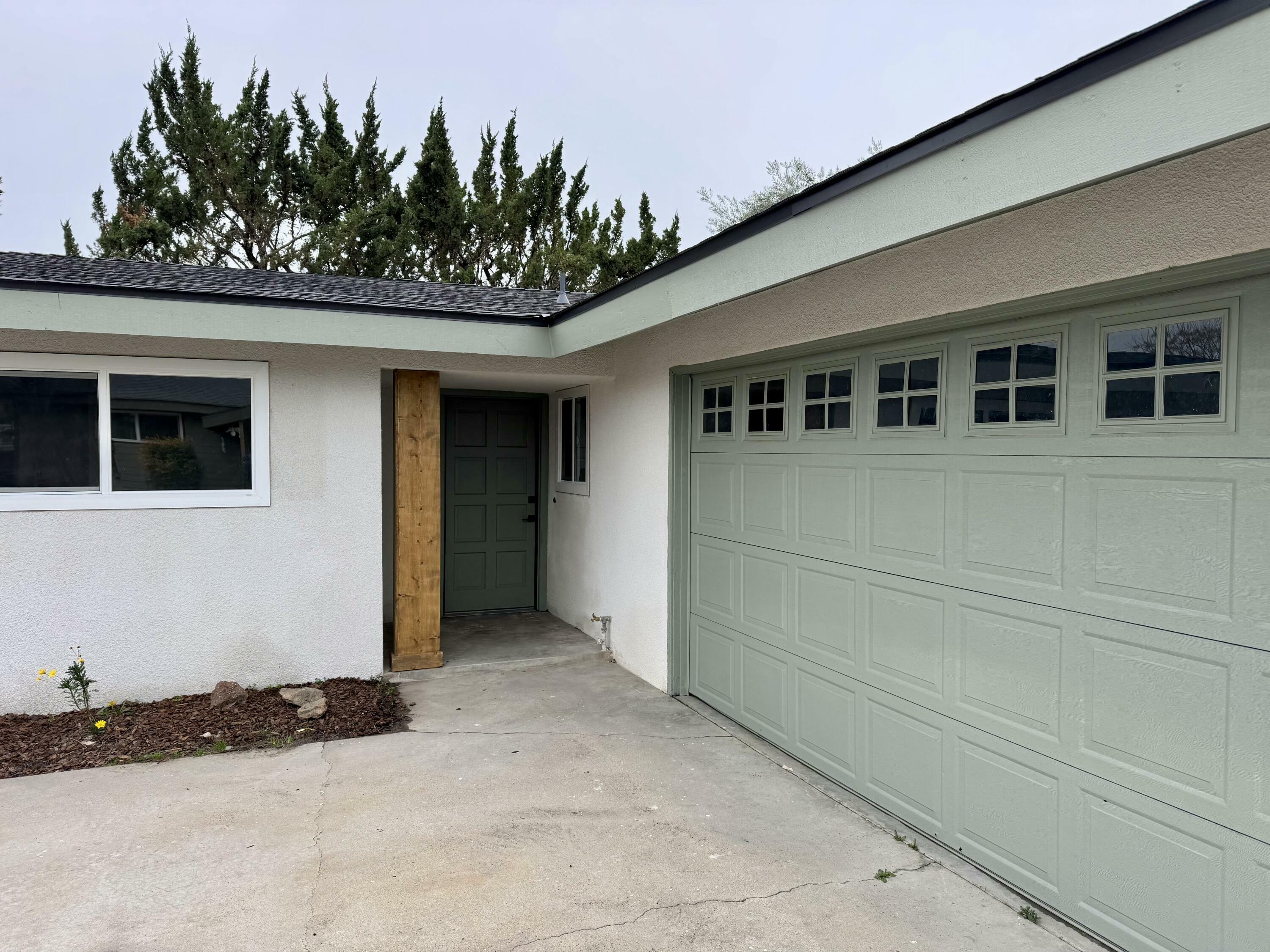 Property Photo:  1138 W Vassar Avenue  CA 93277 