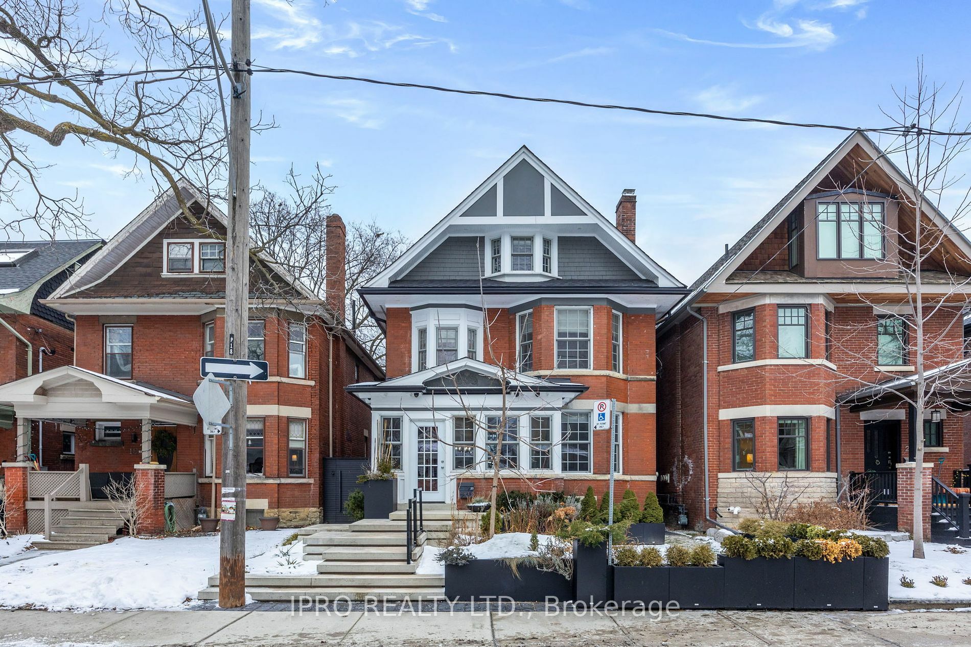 20 Fairview Blvd  Toronto ON M4K 1L9 photo