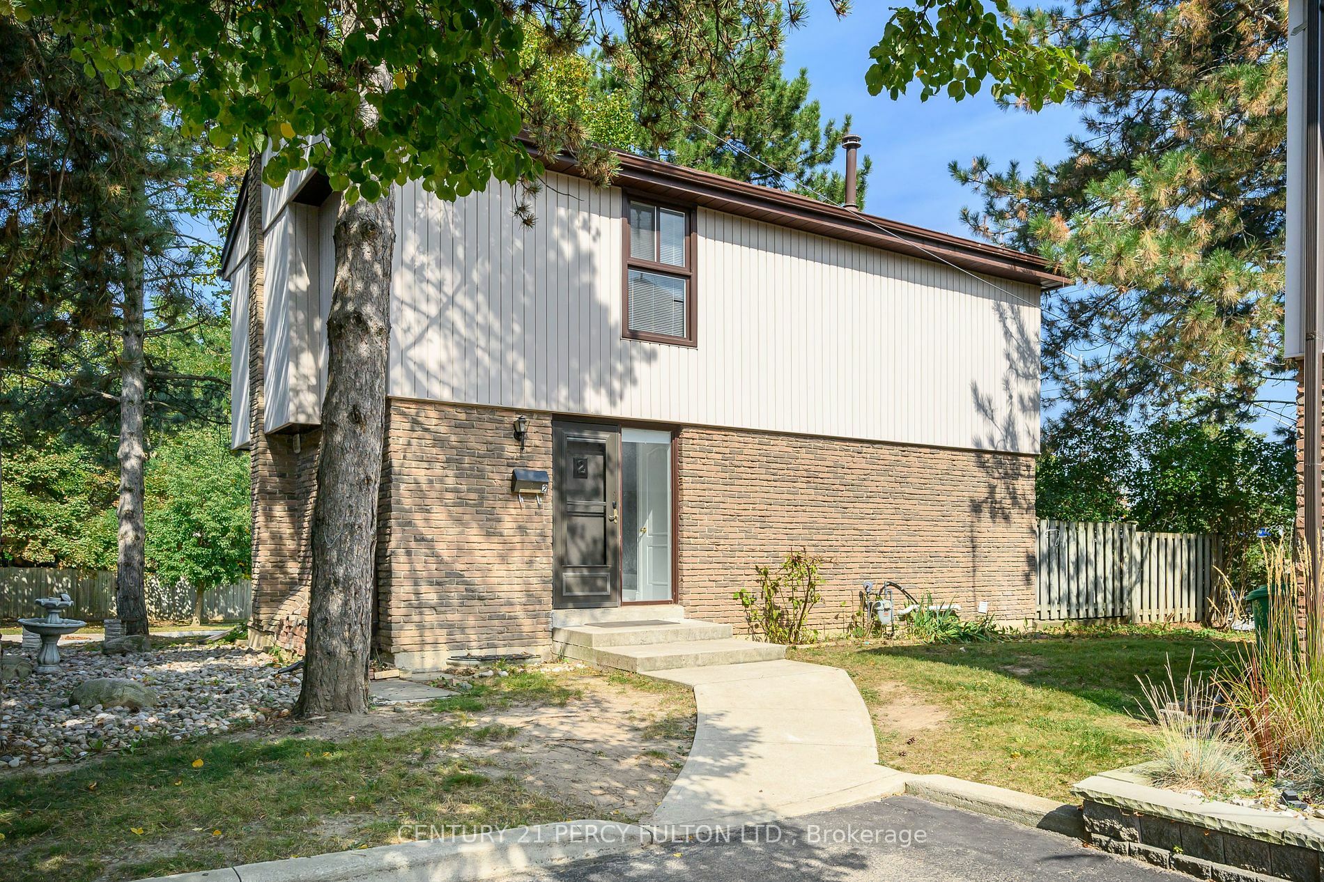 Property Photo:  59 Kenninghall Blvd 2  ON L5N 1J6 