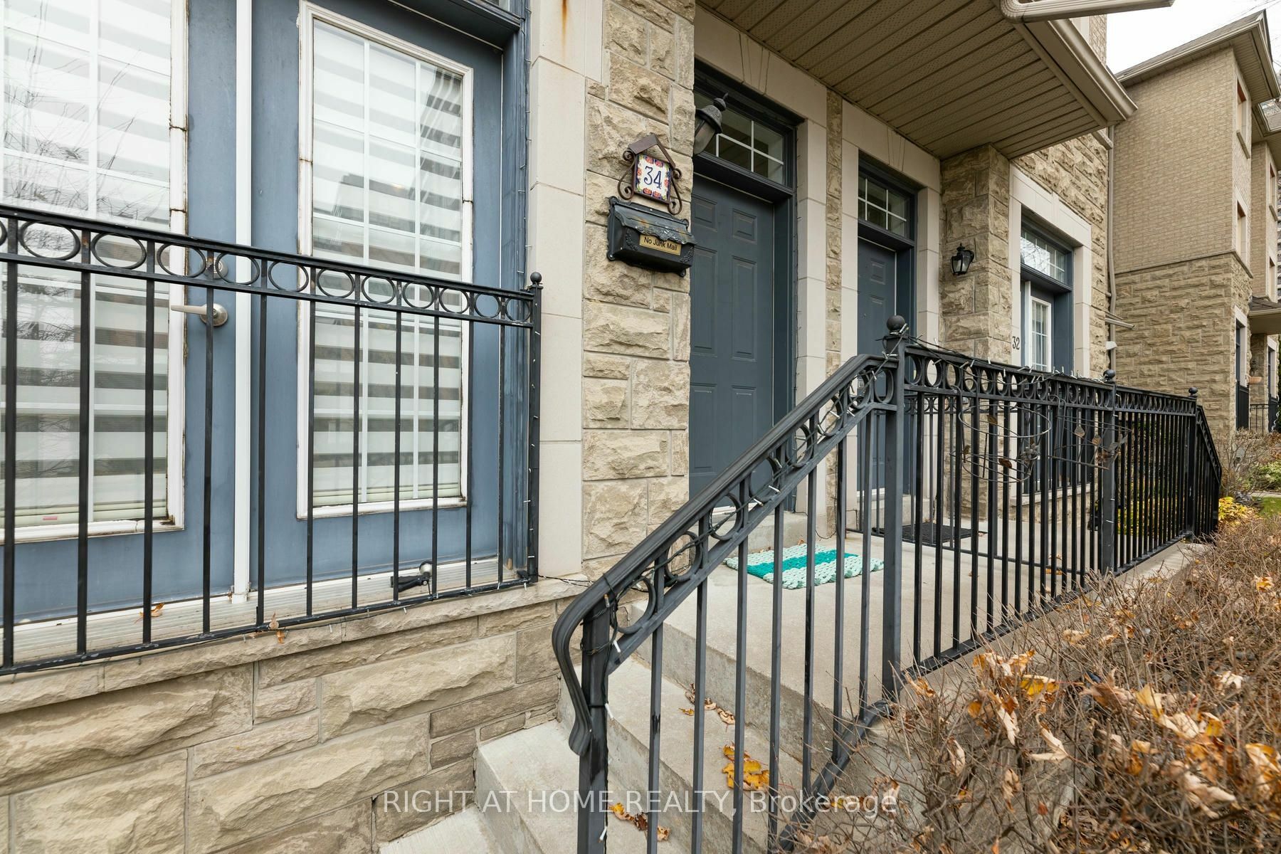 Property Photo:  34 Horsham Ave  ON M2N 1Z7 