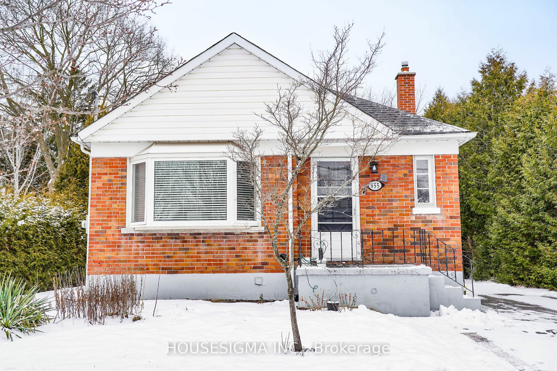 Property Photo:  855 Grierson St  ON L1G 5K1 