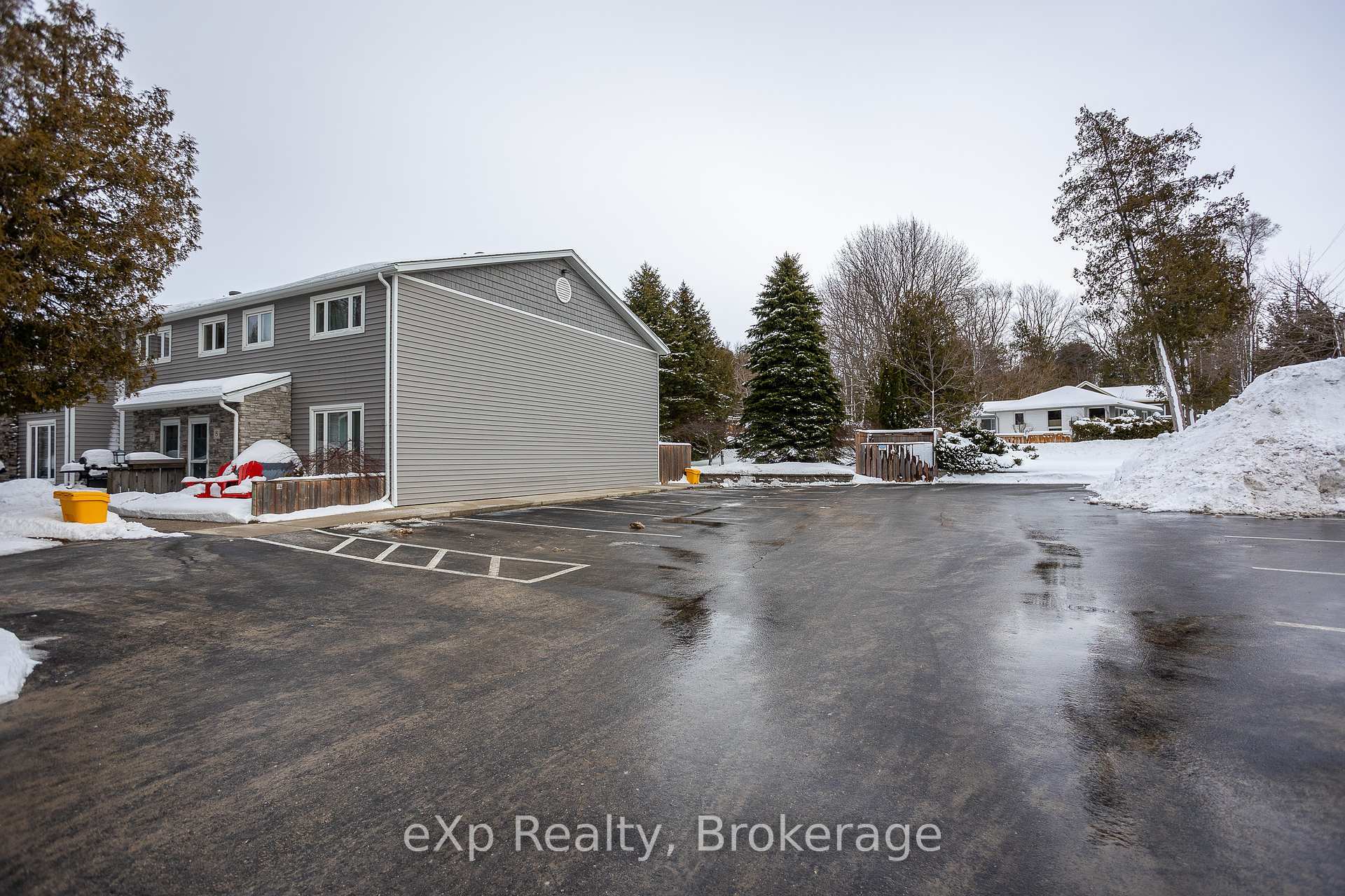 Property Photo: 633 Harbour Street 4 ON N0H 2C5