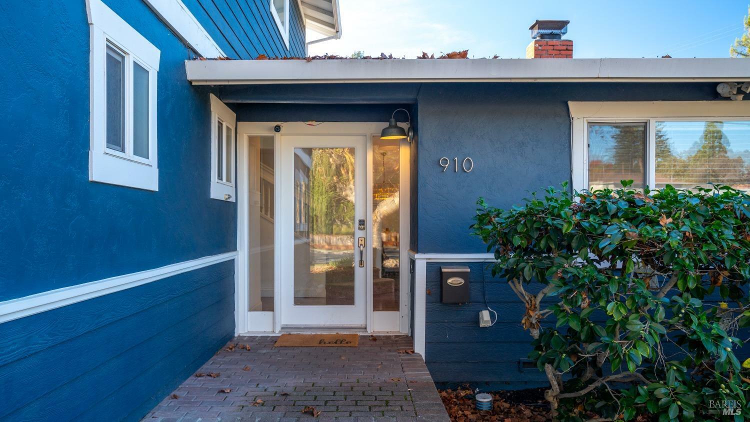 Property Photo:  910 Mountain View Avenue  CA 94952 