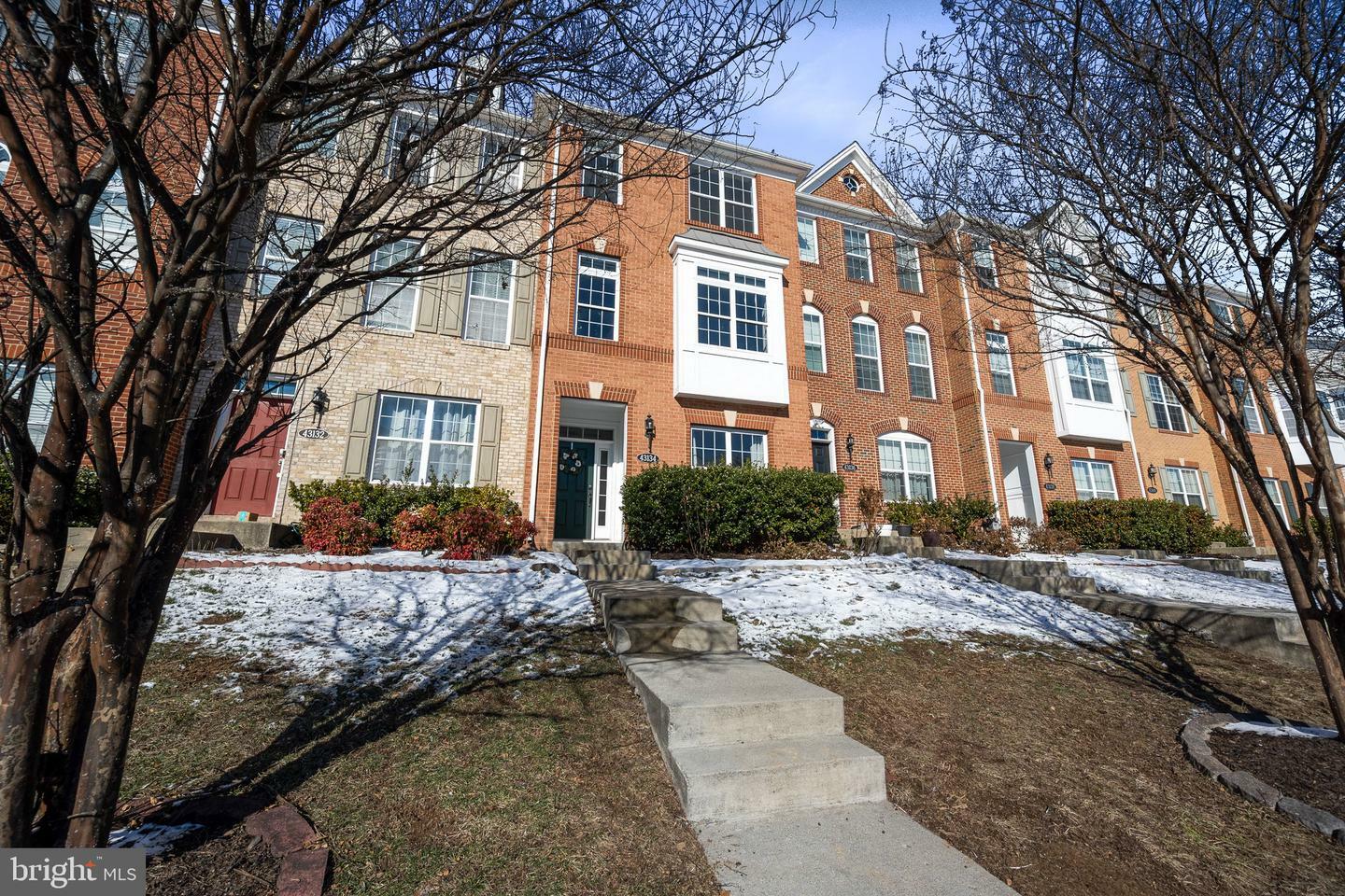 Property Photo:  43134 Whelplehill Terrace  VA 20148 