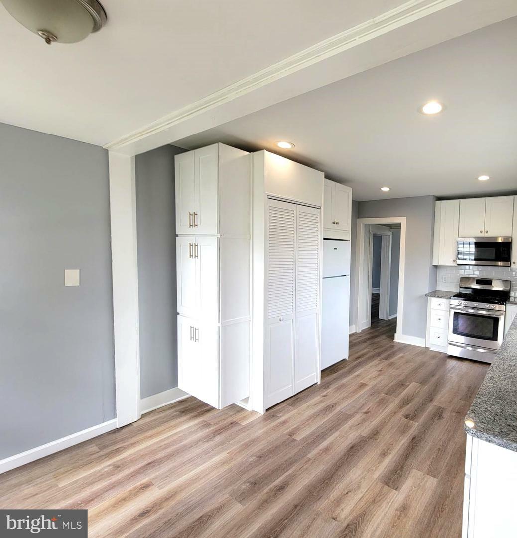 Property Photo:  184 Kendall Boulevard 1st Floor  NJ 08107 