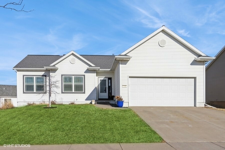 Property Photo:  1308 Stratton Drive NE  IA 52402 