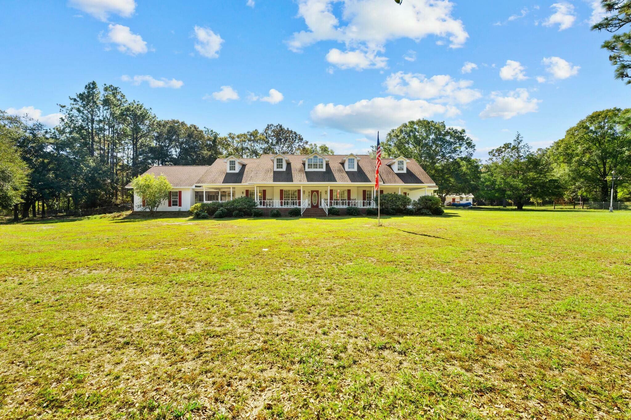 Property Photo: 5563 Douglas Ferry Road FL 32427
