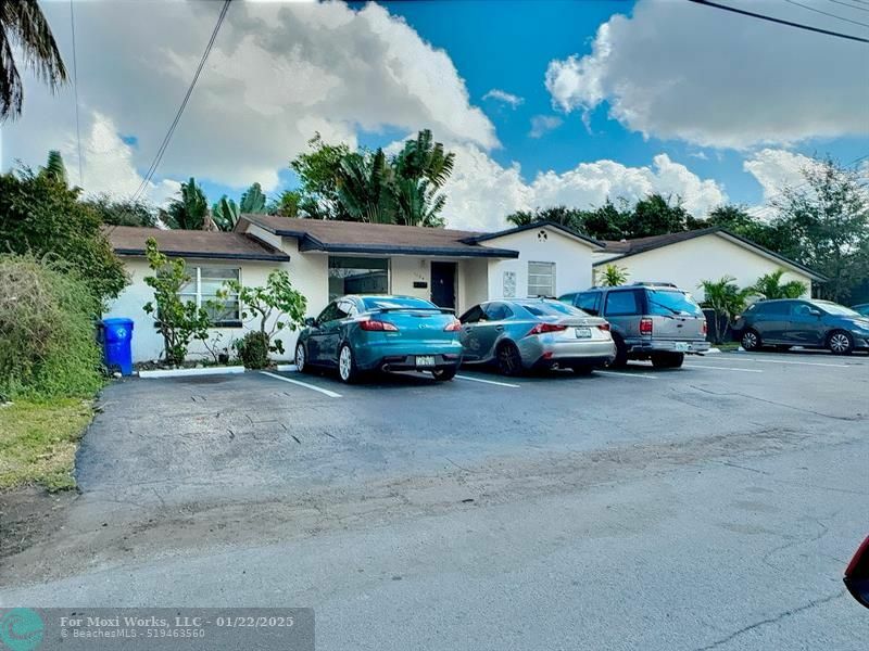 Property Photo:  1124 NE 5th Ave 1-6  FL 33304 