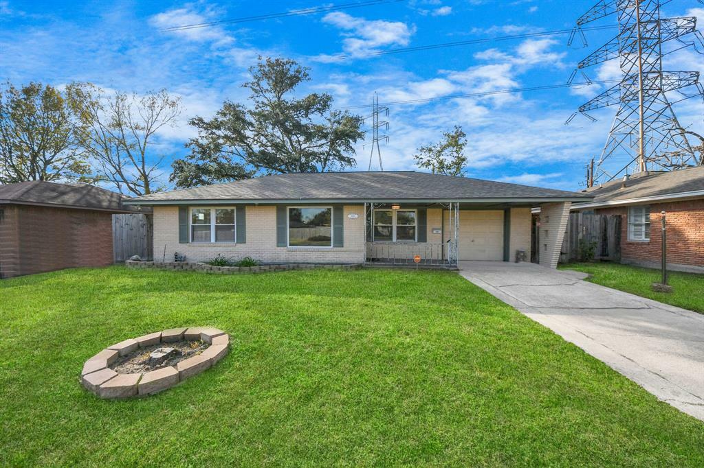 Property Photo:  3011 Guese Road  TX 77018 