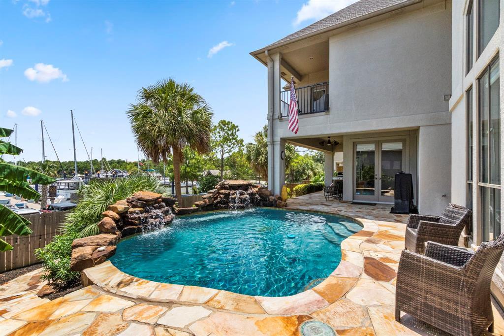 Property Photo:  4 Mariners Lane  TX 77565 