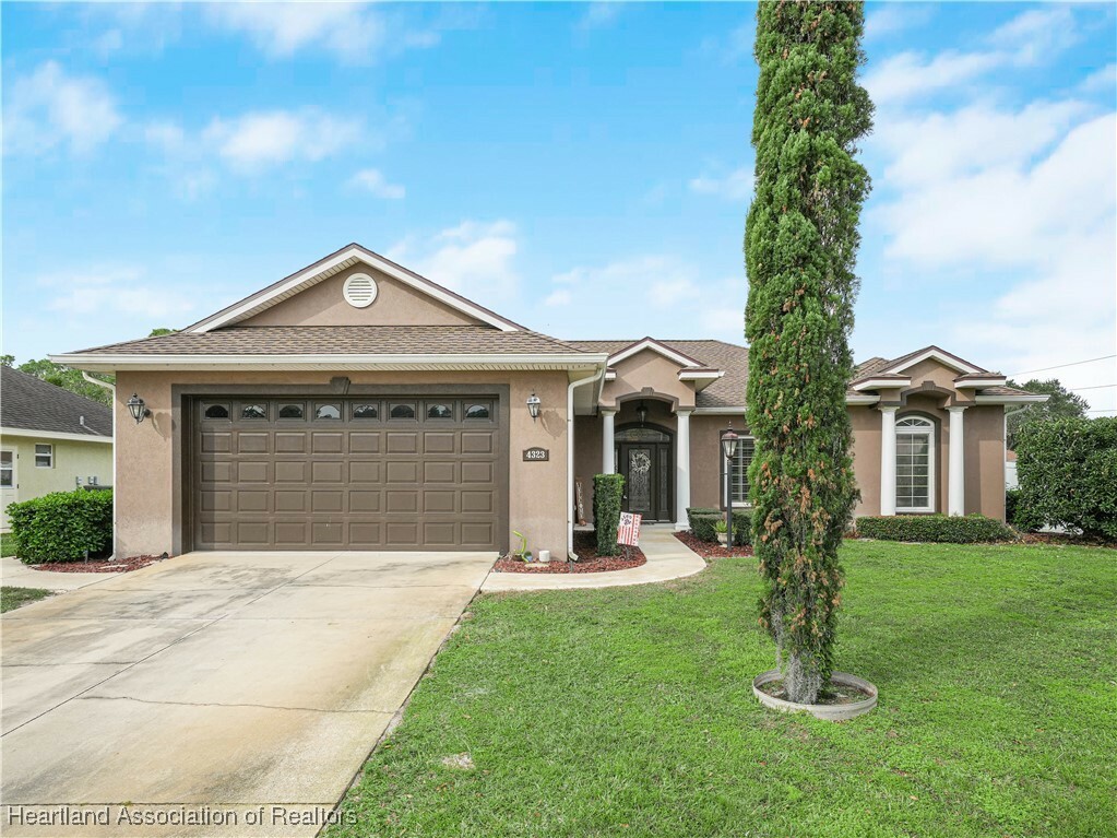 Property Photo:  4323 Medina Way  FL 33875 