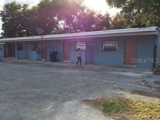 Property Photo:  936 E Giddens Avenue 3  FL 33603 