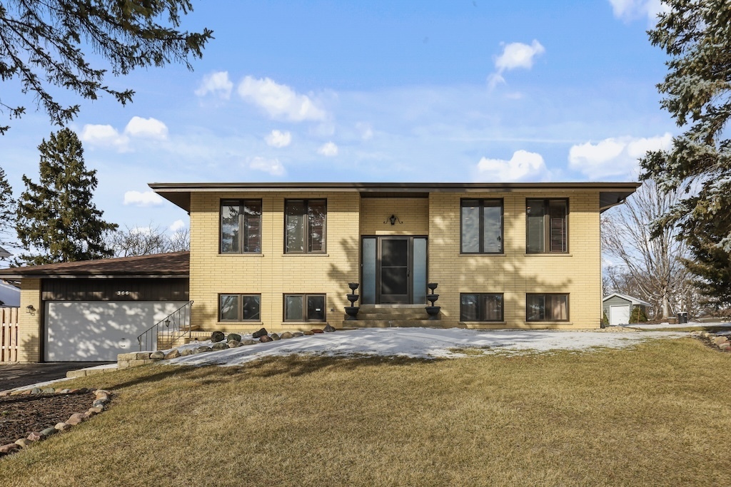 Property Photo:  366 E Foster Avenue  IL 60172 