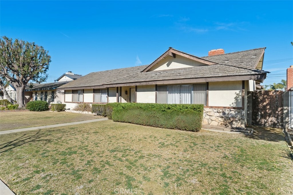 Property Photo:  5541 Heil Avenue  CA 92649 