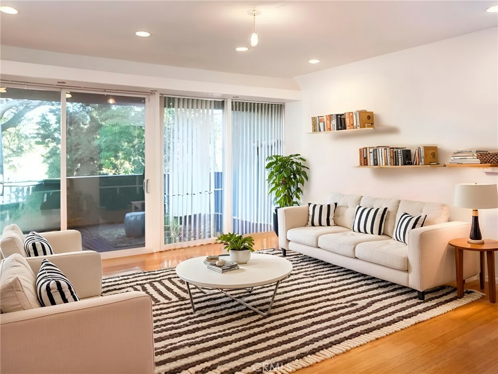 Property Photo:  3625 Fredonia Drive 4  CA 90068 