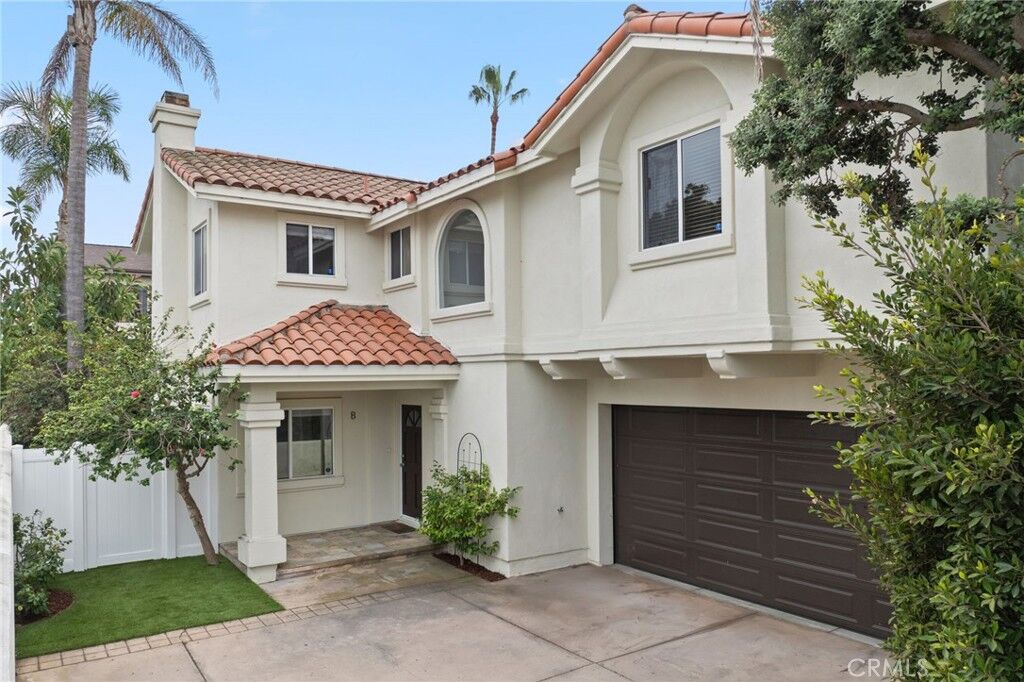 Property Photo: 2006 Voorhees Avenue B CA 90278