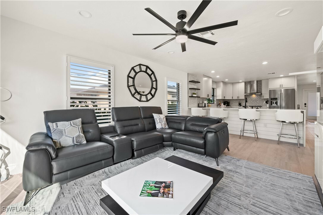 Property Photo: 538 106th Avenue N FL 34108
