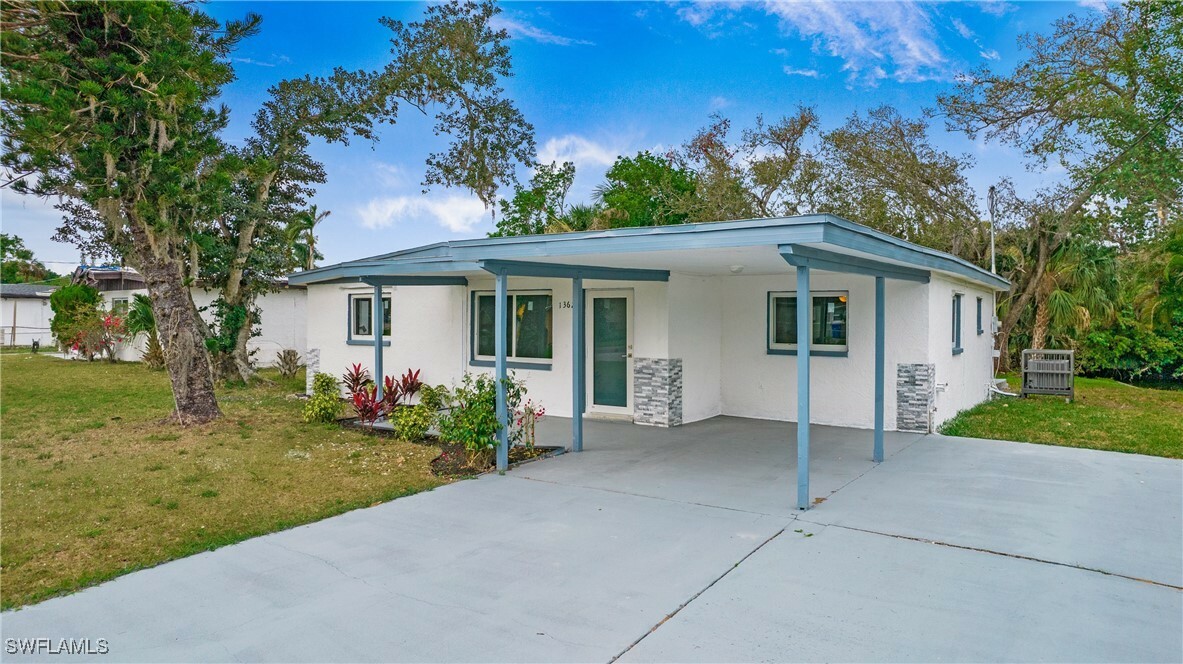 Property Photo:  1362 Brookhill Drive  FL 33916 