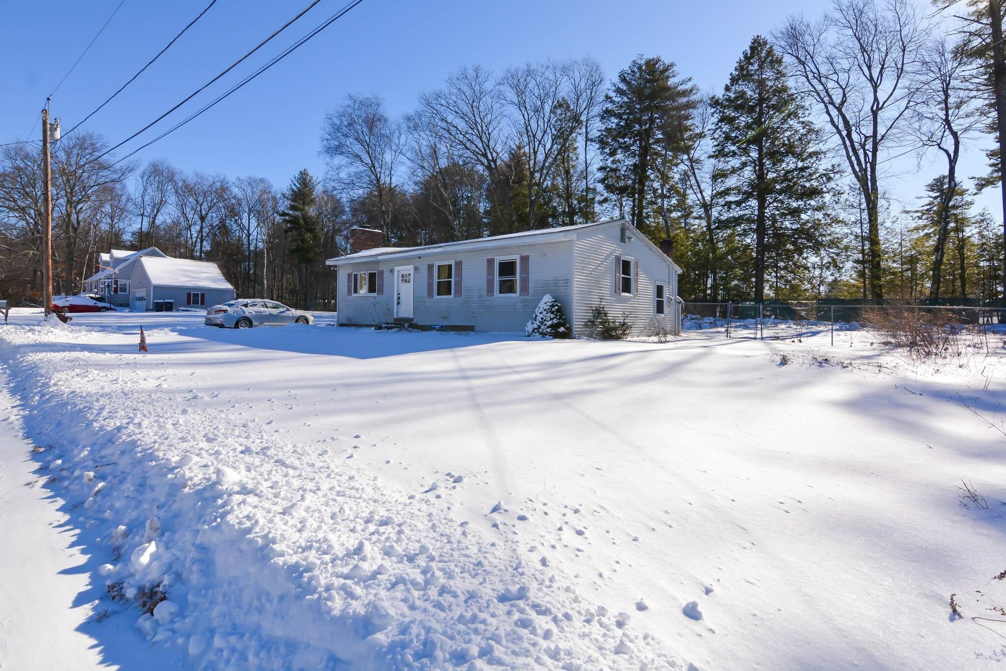 Property Photo:  4 Lakeview Street  NH 03079 