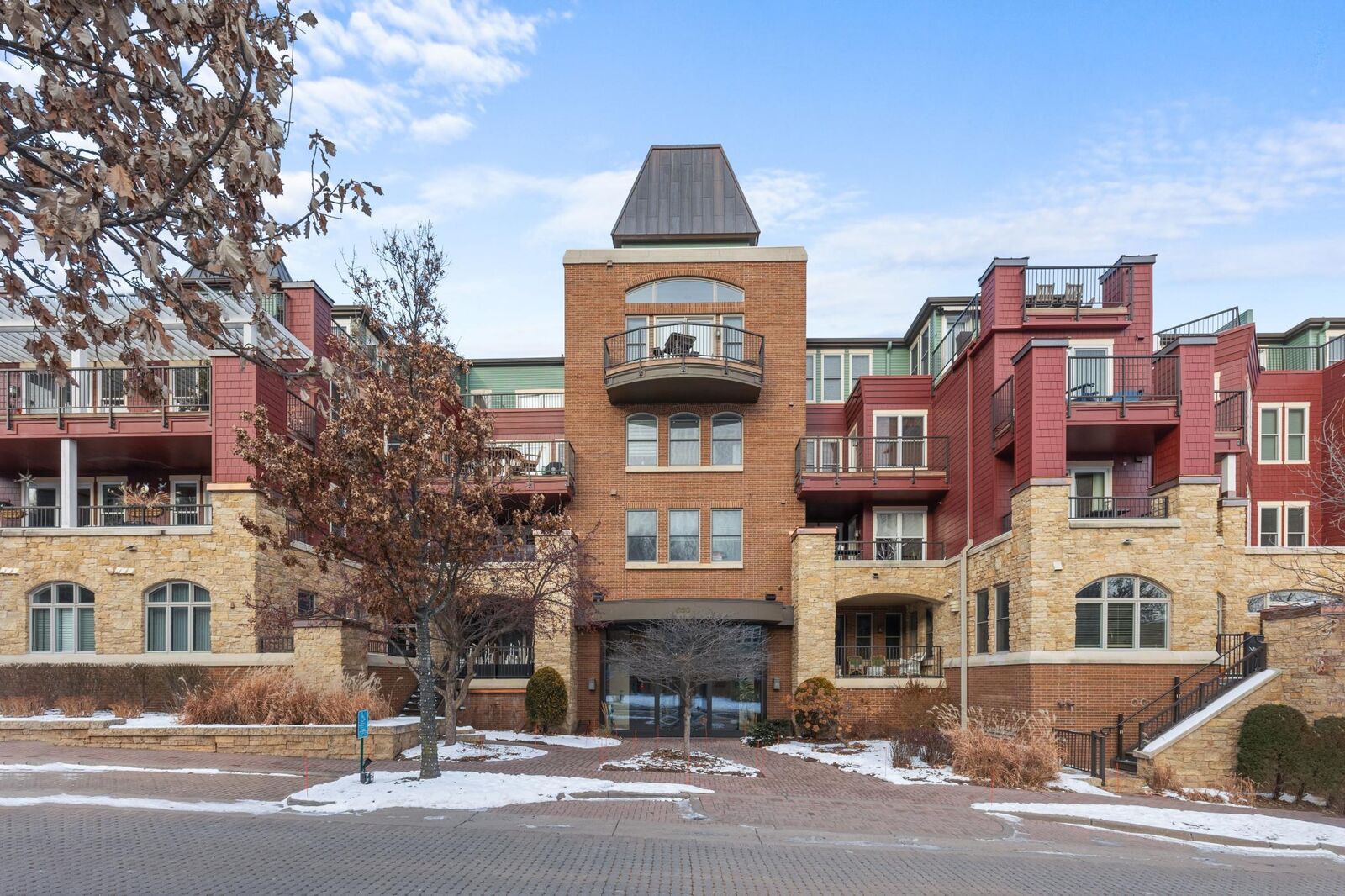 Property Photo:  650 Main Street 209  MN 55082 