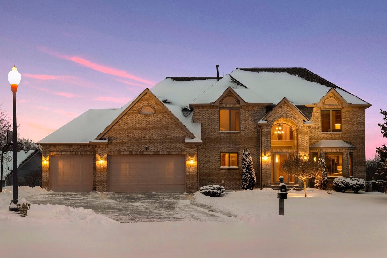 Property Photo: 4255 Quinwood Lane N MN 55442