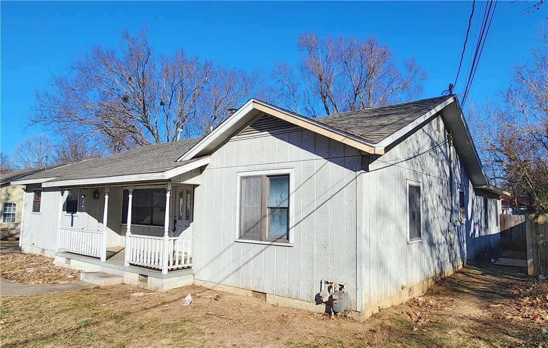 Property Photo:  711 Maple Drive  AR 72764 