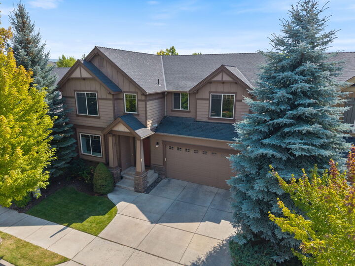 Property Photo:  1228 NE Steins Pillar Drive  OR 97754 