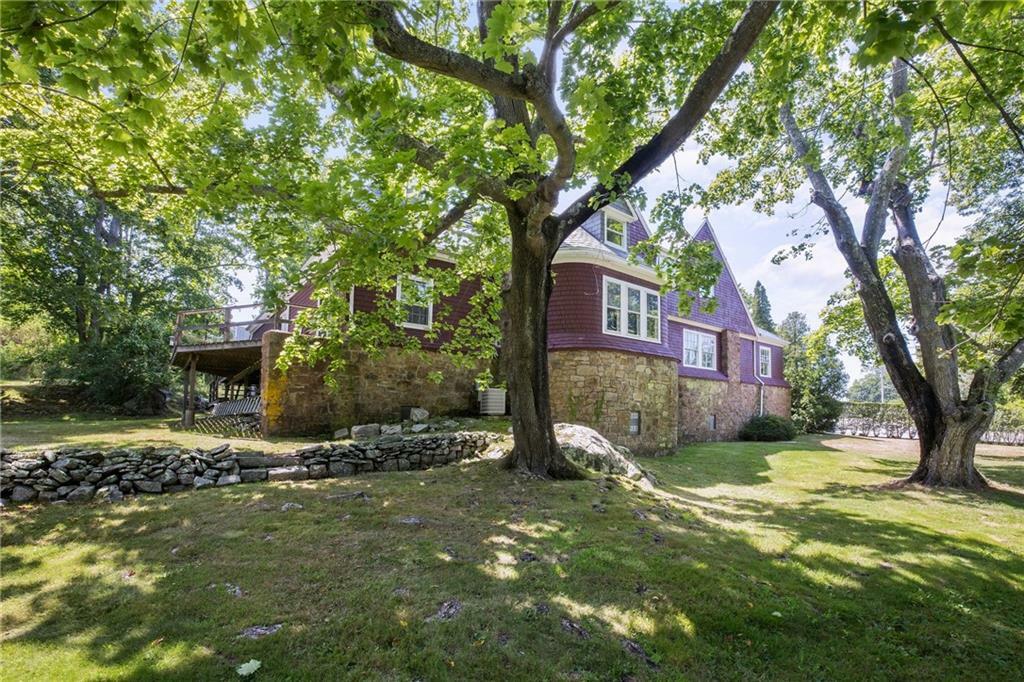 Property Photo:  8 Beacon Hill Road  RI 02840 