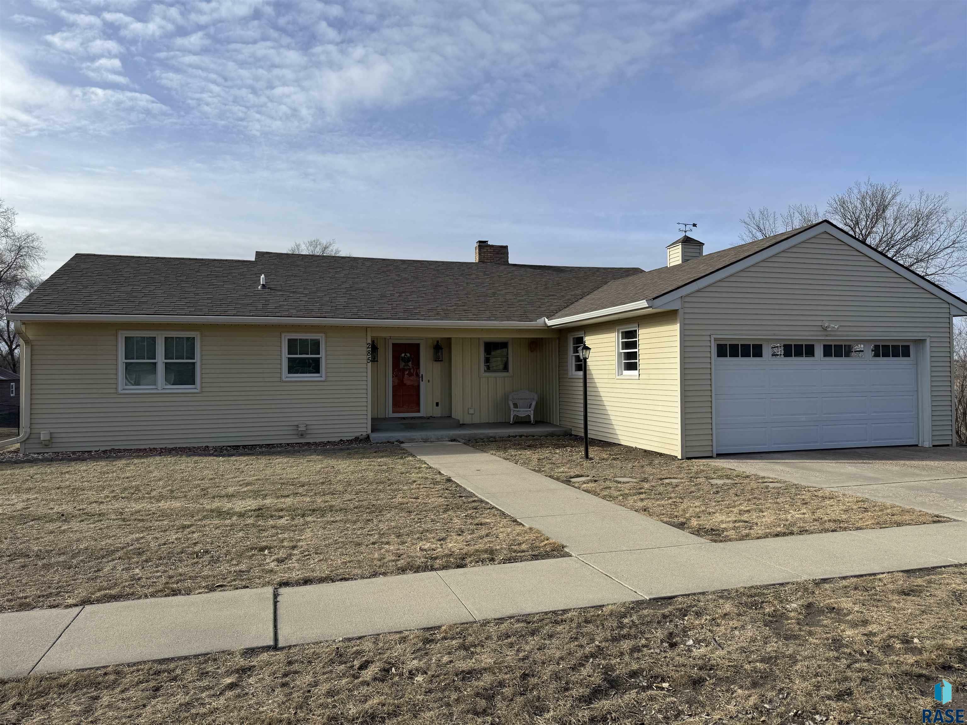 Property Photo:  285 N Elm Ave  SD 57053 